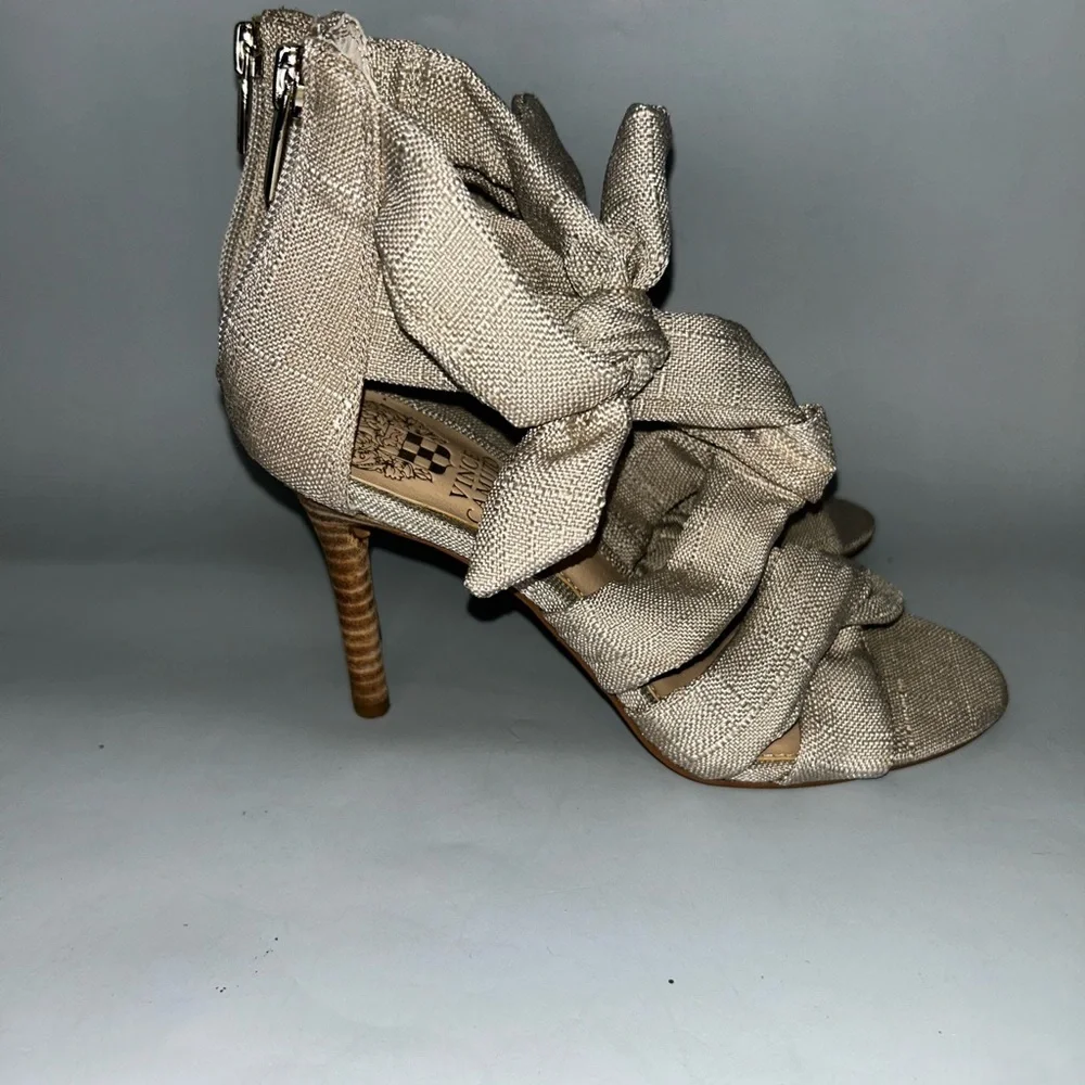 NWOT Vince camuto chania beige sandals